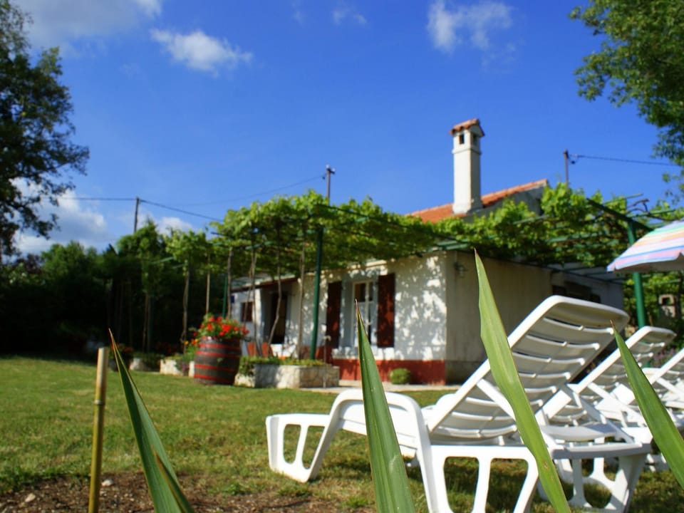 Freistehendes Haus Violeta mit weitläufigen Garten Vacation rental in Istria County