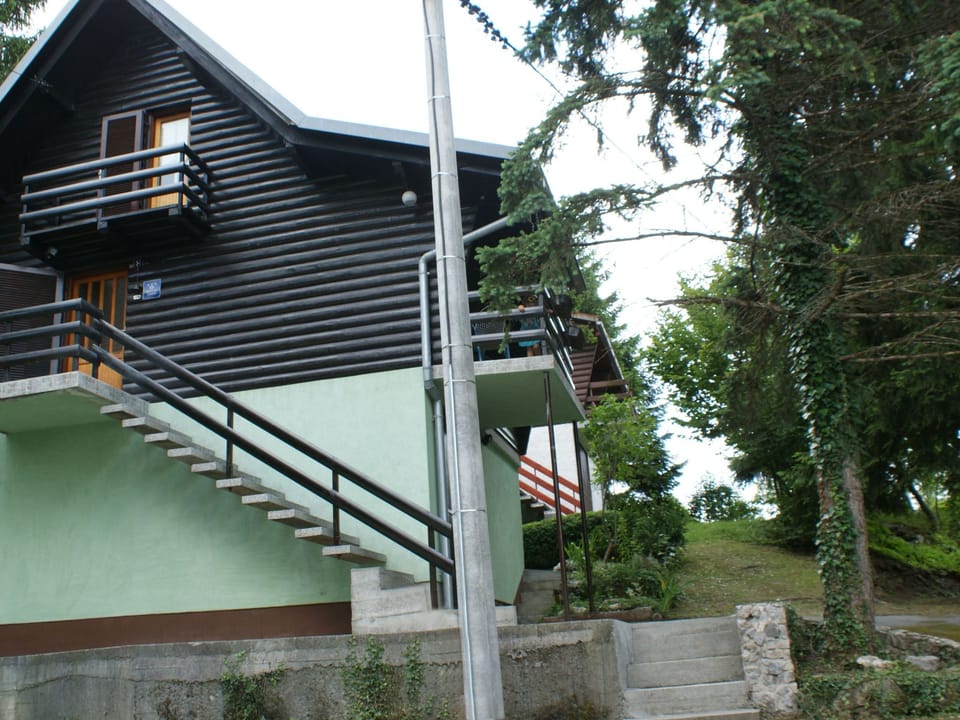 mit Terrasse, Grill und Garten Vacation rental in Primorje-Gorski Kotar County