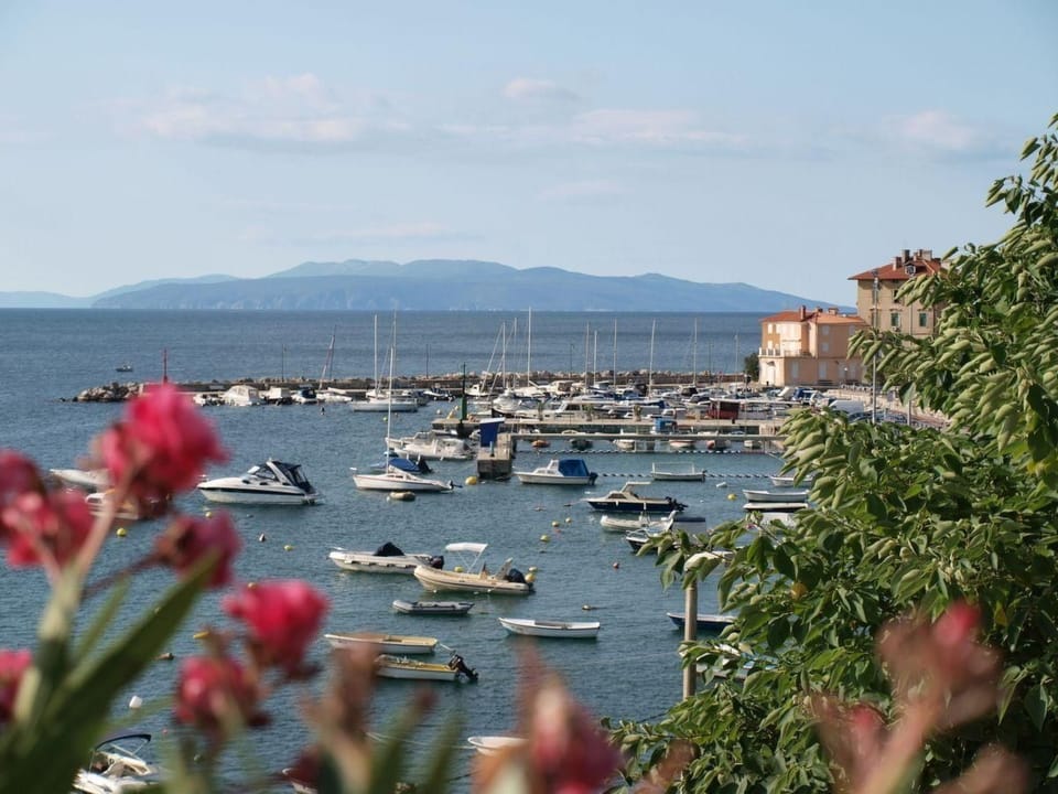 Schöne Ferienwohnung mit Balkon und Garten Apartment in Opatija