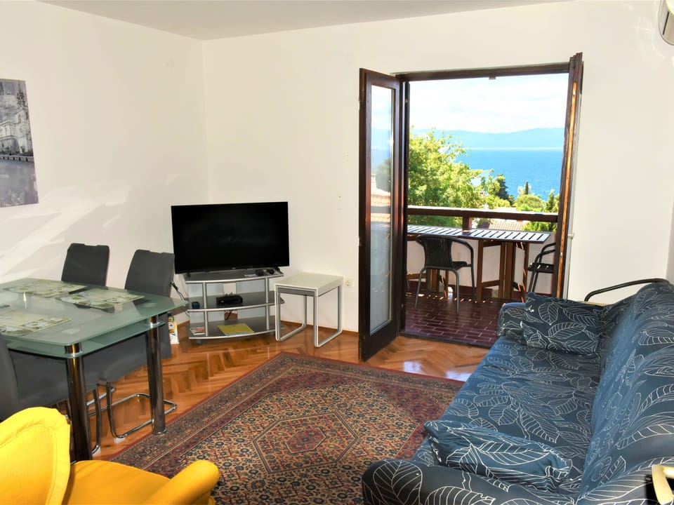 mit einem privaten Balkon mit Meerblick Apartment in Primorje-Gorski Kotar County