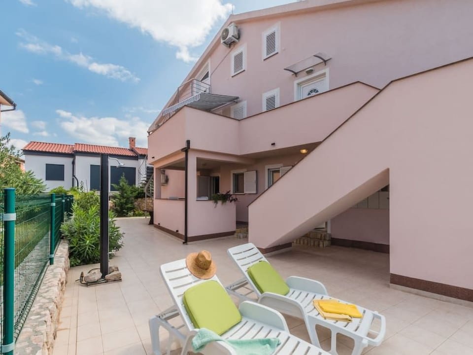 Große Wohnung in Klimno mit Möbliertem Balkon Apartment in Primorje-Gorski Kotar County
