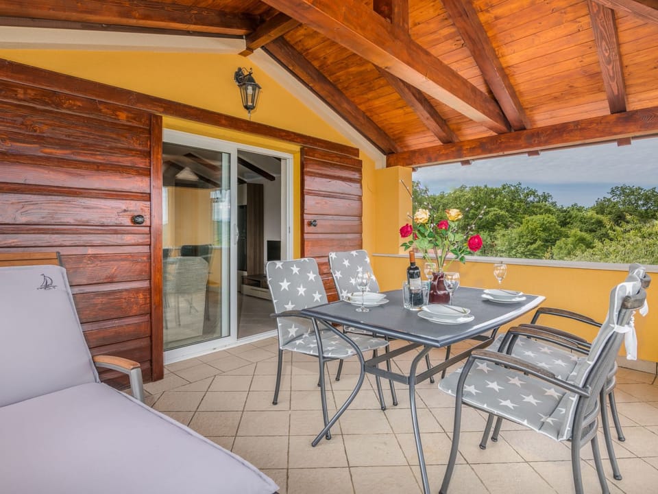 Appartement in Soline mit Großer Terrasse Apartment in Primorje-Gorski Kotar County
