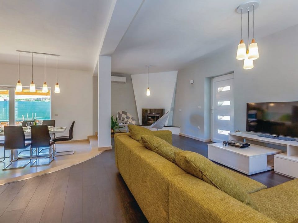 Geräumige, topmoderne Ferienvilla mit eigenem Pool Vacation rental in Primorje-Gorski Kotar County