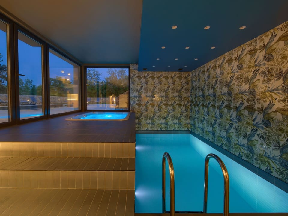 Pool Indoor