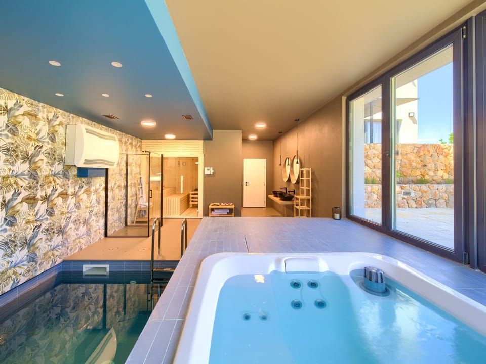 Pool Indoor