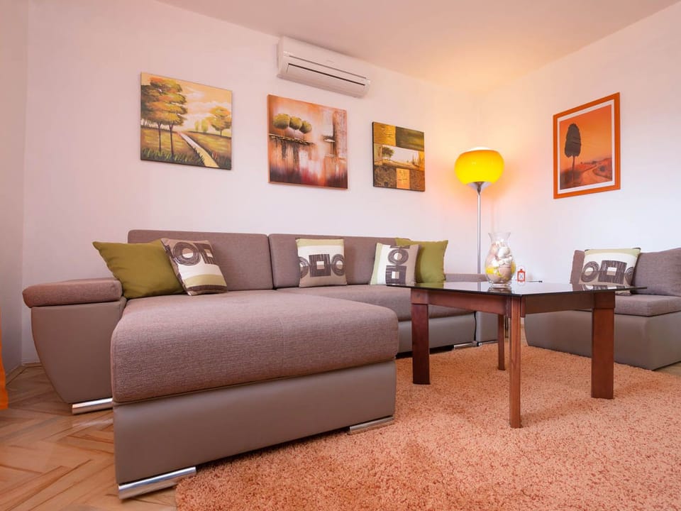 Maisonette-Wohnung Jadranka mit separatem Eingang Apartment in Lika-Senj County