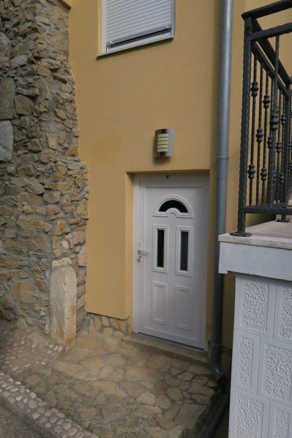 Renoviertes Ferienhaus in Baska mit Terrasse Vacation rental in Lika-Senj County