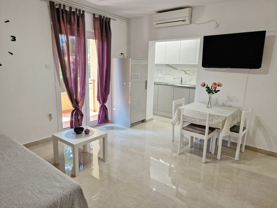in Baška mit Eigenem Balkon Apartment in Lika-Senj County