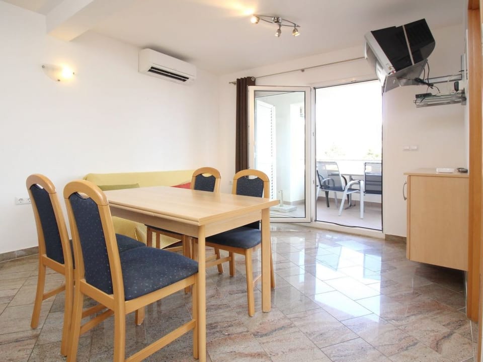 Wohnung in Baška mit Eigenem Balkon Apartment in Lika-Senj County