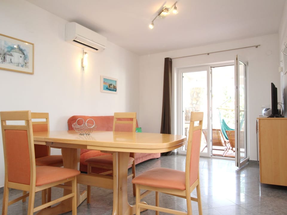 Appartement in Baška mit Eigener Terrasse Apartment in Lika-Senj County