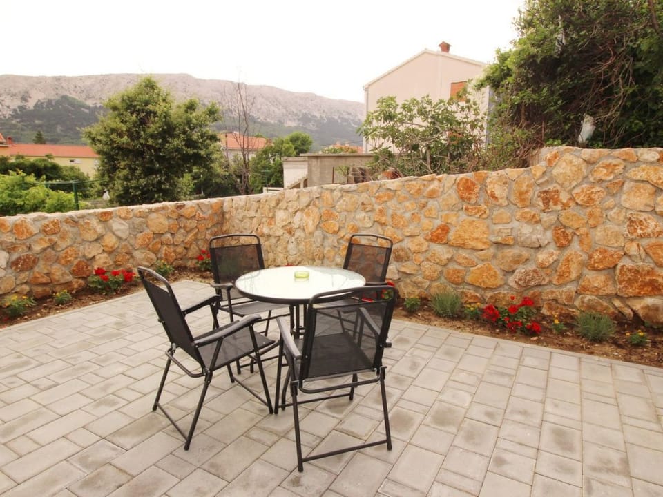 Appartement in Baška mit Eigener Terrasse Apartment in Lika-Senj County