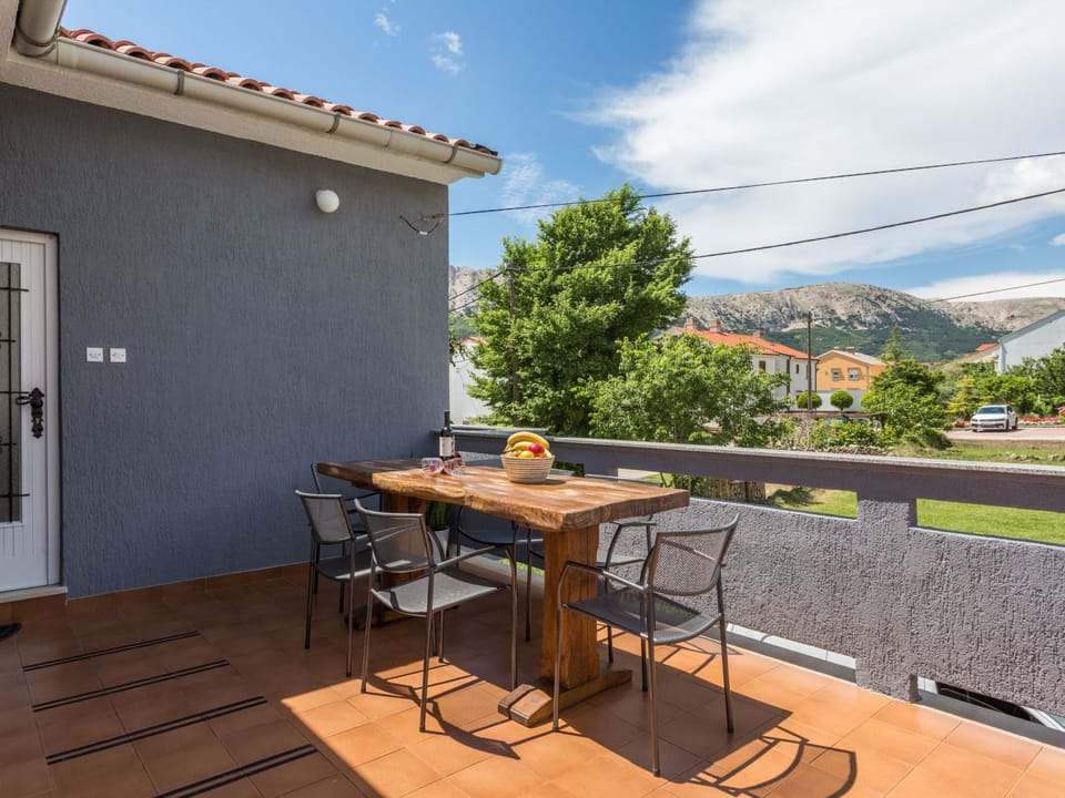 Charmantes Appartement in Baška mit Eigenem Balkon Apartment in Lika-Senj County