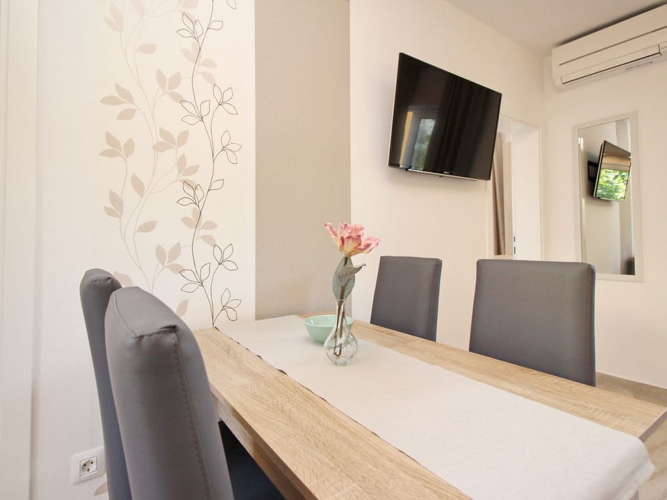 Tolles Appartement in Baška mit Eigenem Balkon Apartment in Lika-Senj County