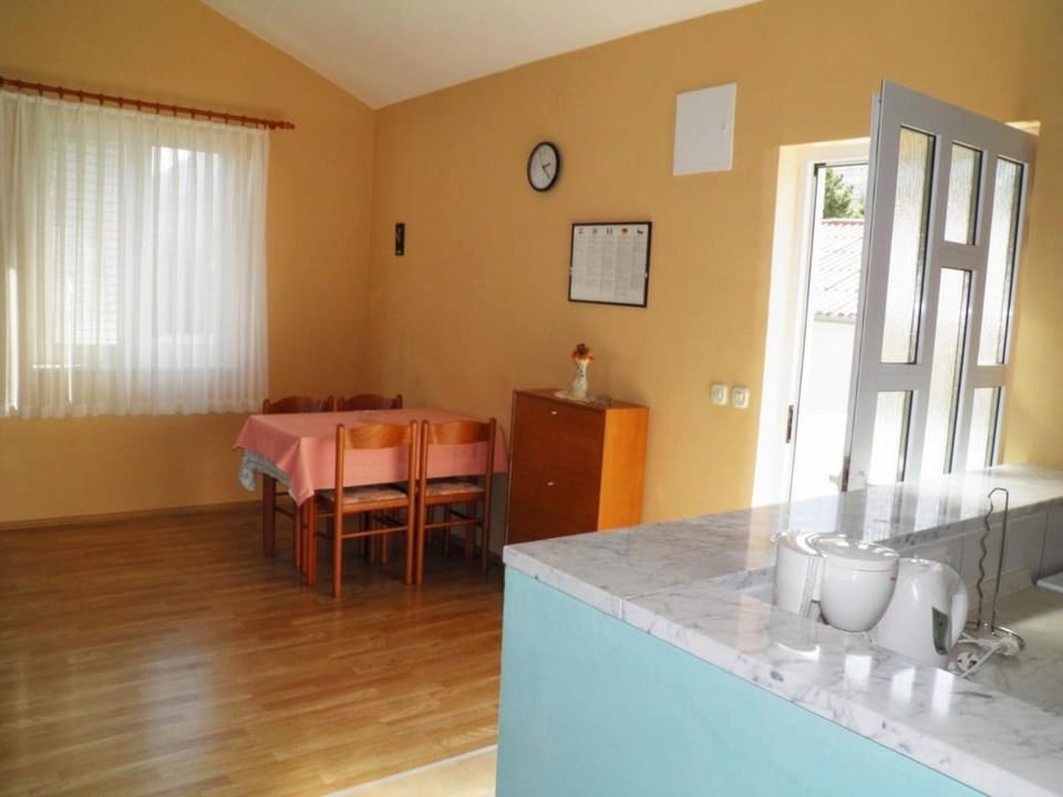 Wohnung in Baška mit Eigenem Balkon und Meerblick Apartment in Lika-Senj County