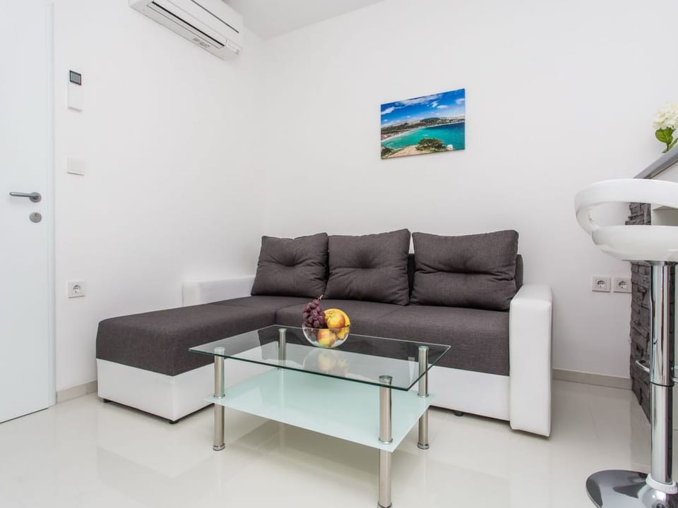 Tolle Wohnung in Baška mit Eigenem Balkon Apartment in Lika-Senj County