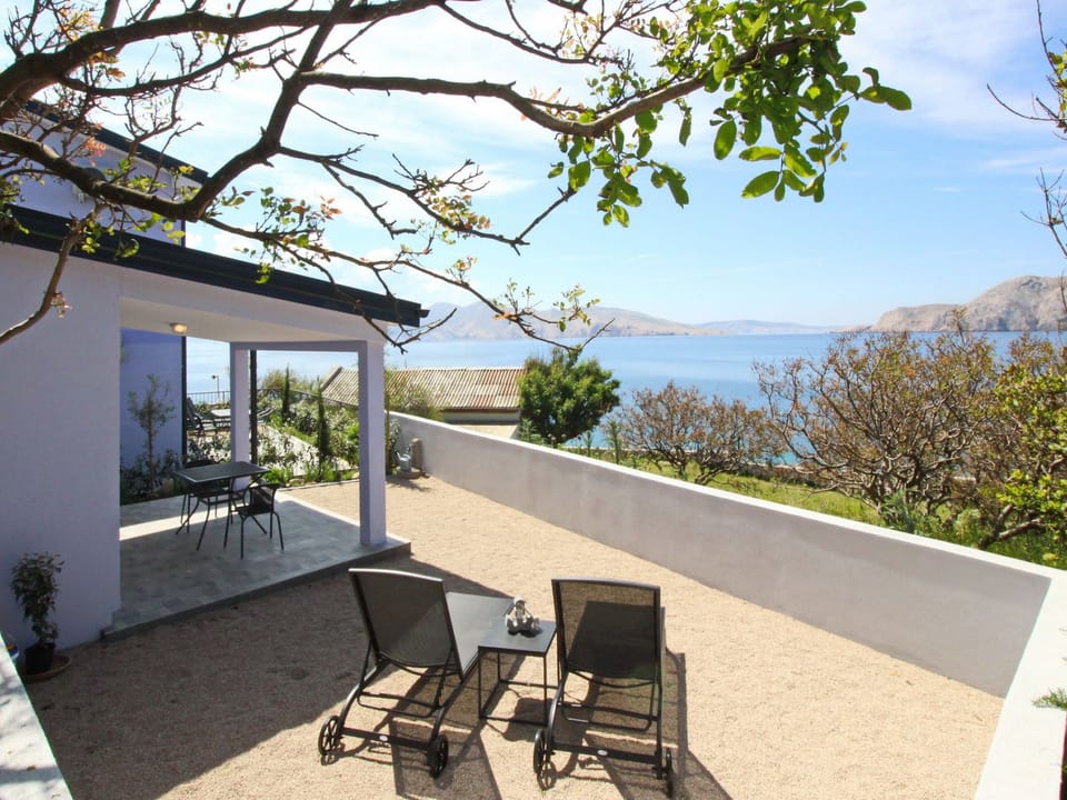 Appartement in Baška mit Terrasse Apartment in Lika-Senj County