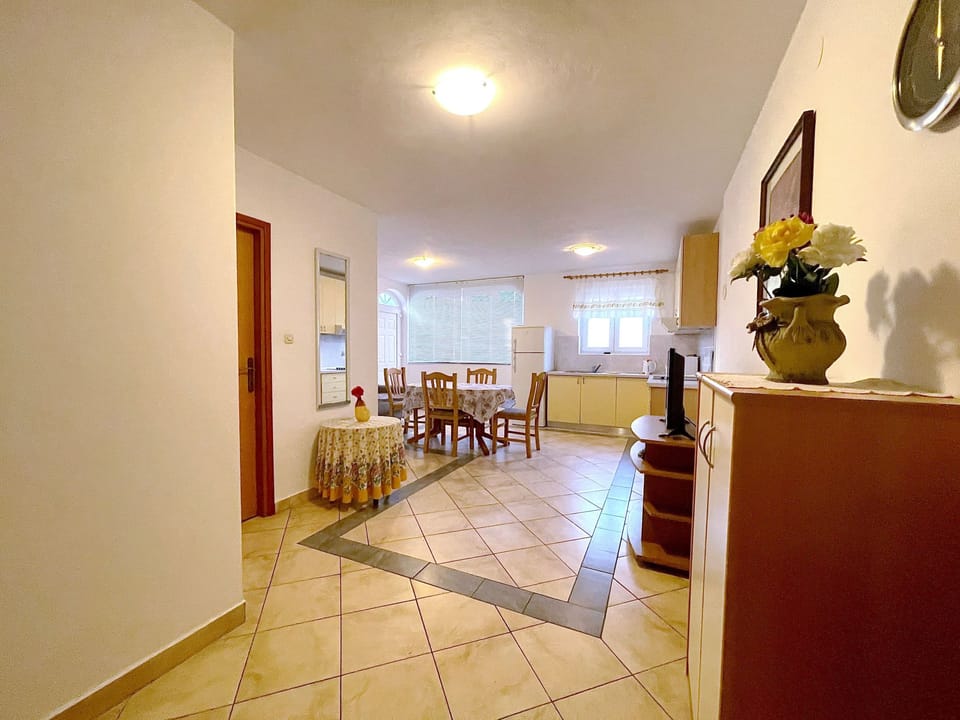 Appartement in Baška mit Eigener Terrasse Apartment in Lika-Senj County