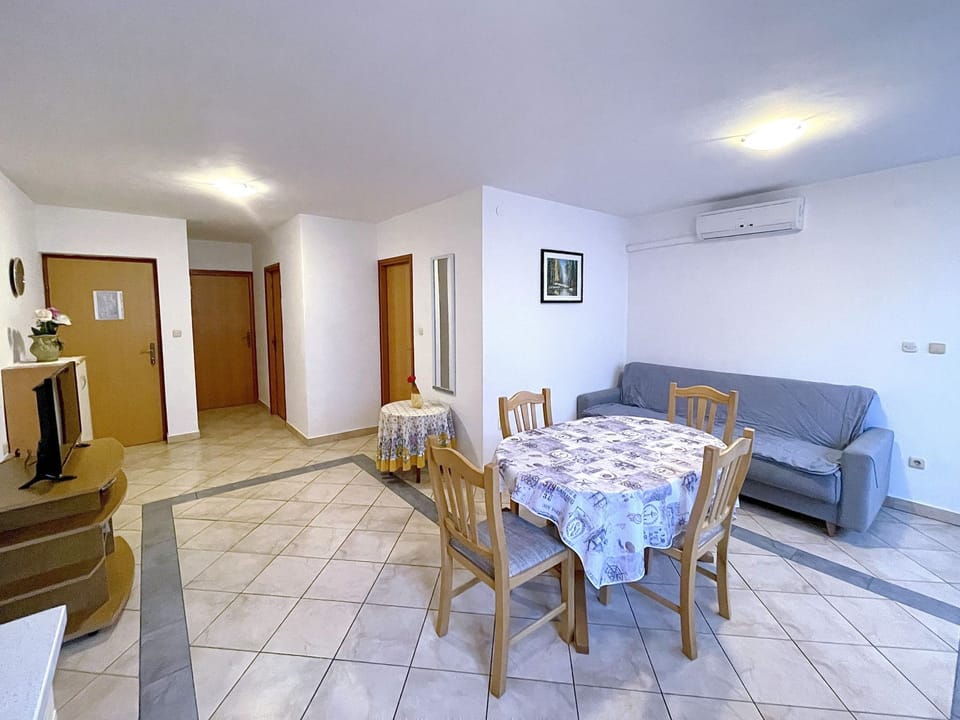 Appartement in Baška mit Eigener Terrasse Apartment in Lika-Senj County