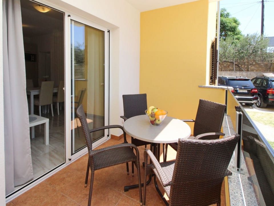 Gemütliche Ferienwohnung in Baška mit Eigenem Balkon Apartment in Lika-Senj County