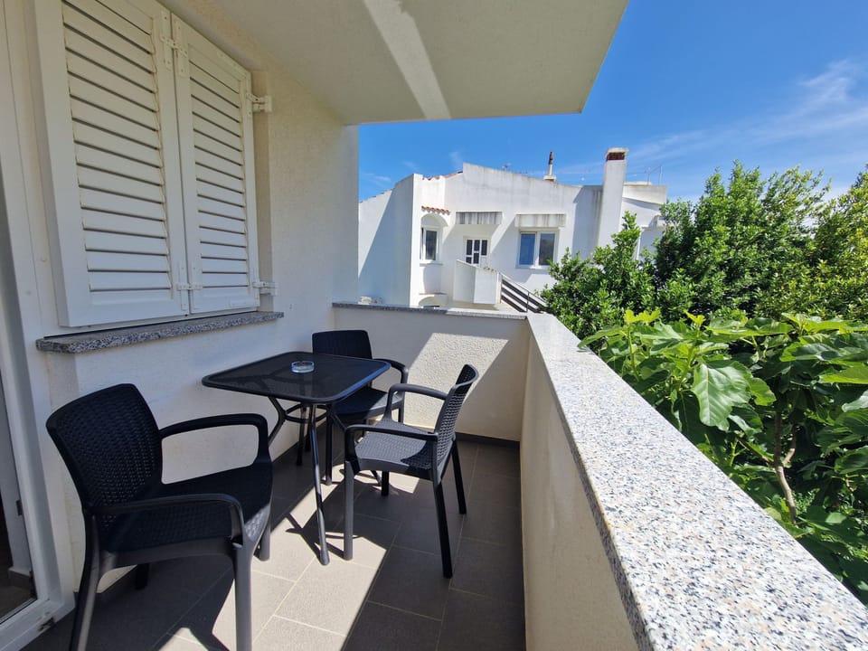 in Baška mit Eigenem Balkon Apartment in Lika-Senj County