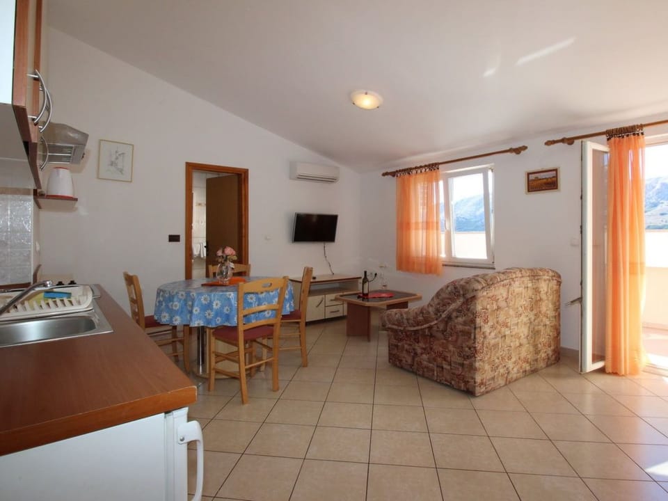 in Baška mit Eigenem Balkon Apartment in Lika-Senj County