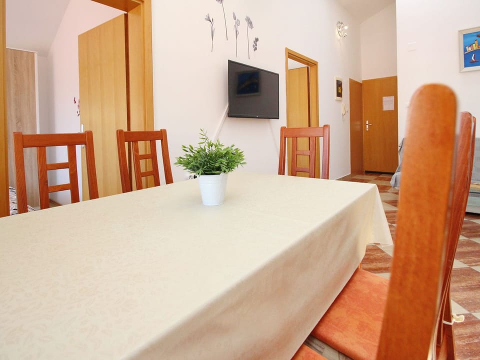 Appartement in Baška mit Eigenem Balkon Apartment in Lika-Senj County