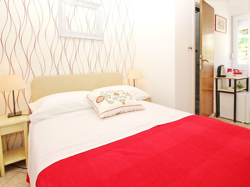 Doppelzimmer max. 2 Personen, 12 m² , 1 Schlafzi Vacation rental in Lika-Senj County