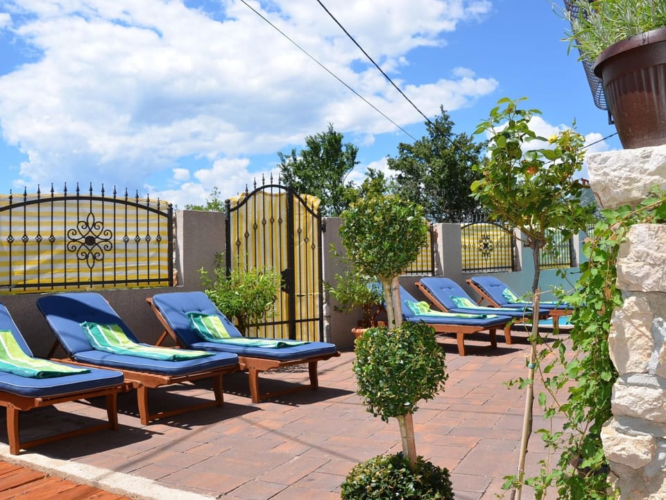 Großes Ferienhaus mit eigenem Pool und Terrasse Vacation rental in Primorje-Gorski Kotar County