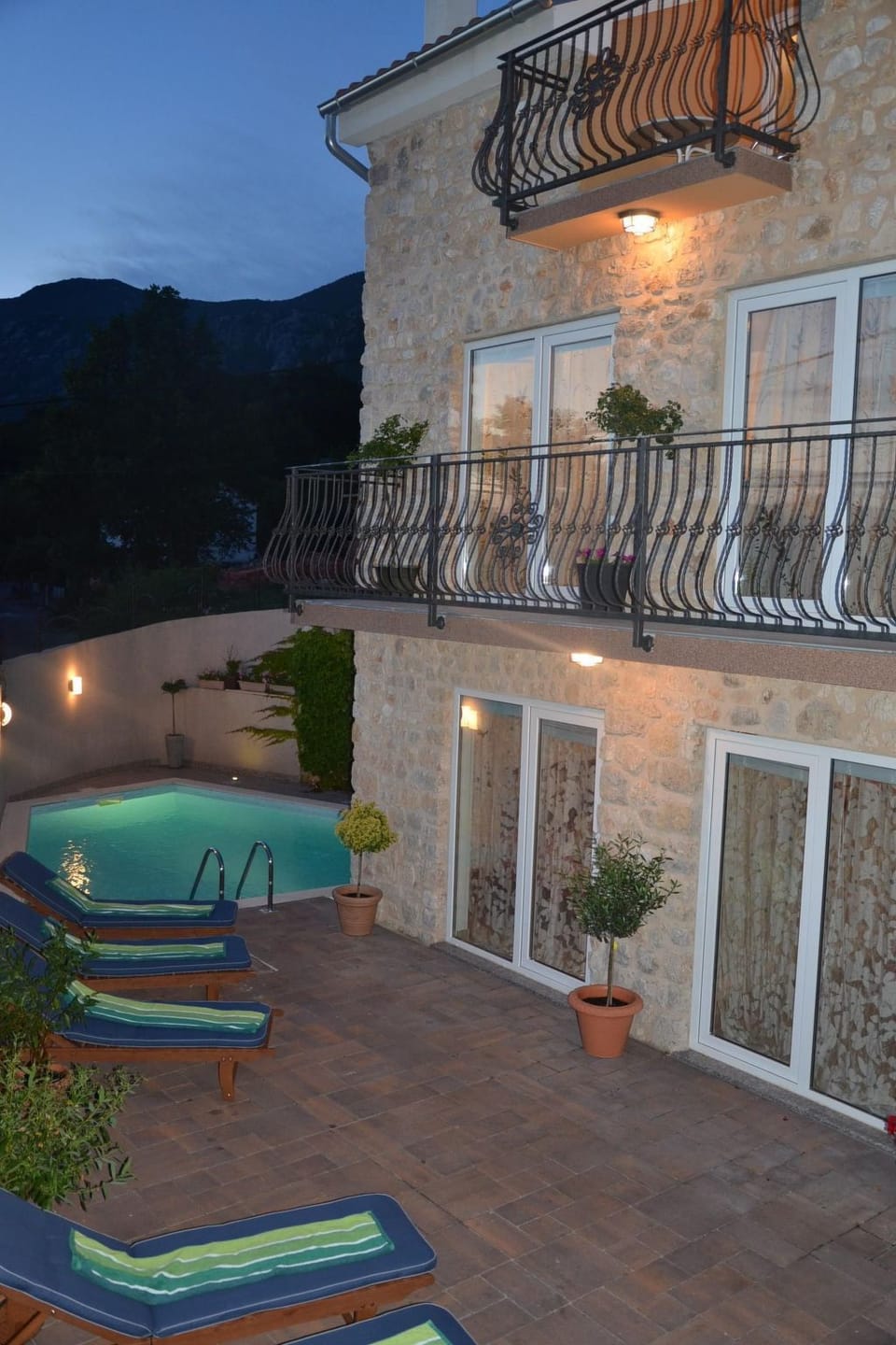 Großes Ferienhaus mit eigenem Pool und Terrasse Vacation rental in Primorje-Gorski Kotar County