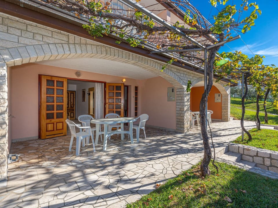 in Crikvenica mit Großem Garten Apartment in Crikvenica