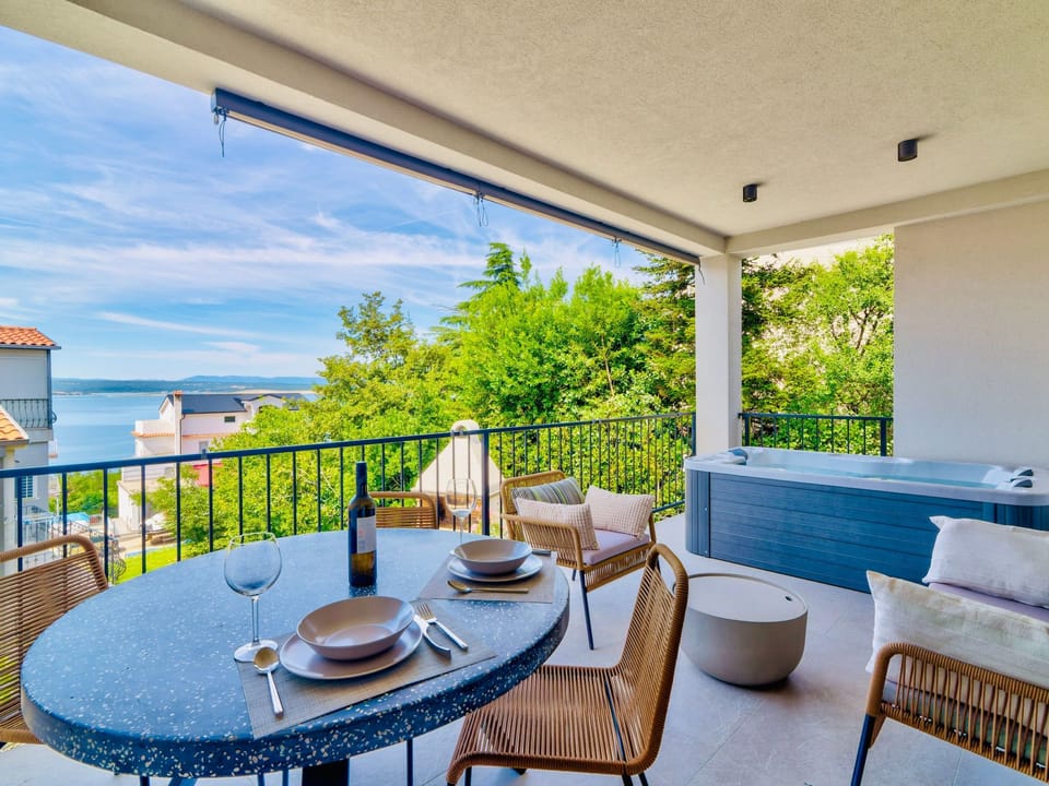 Villa Frankola mit Pool - Apt. Sonnenuntergang Apartment in Crikvenica