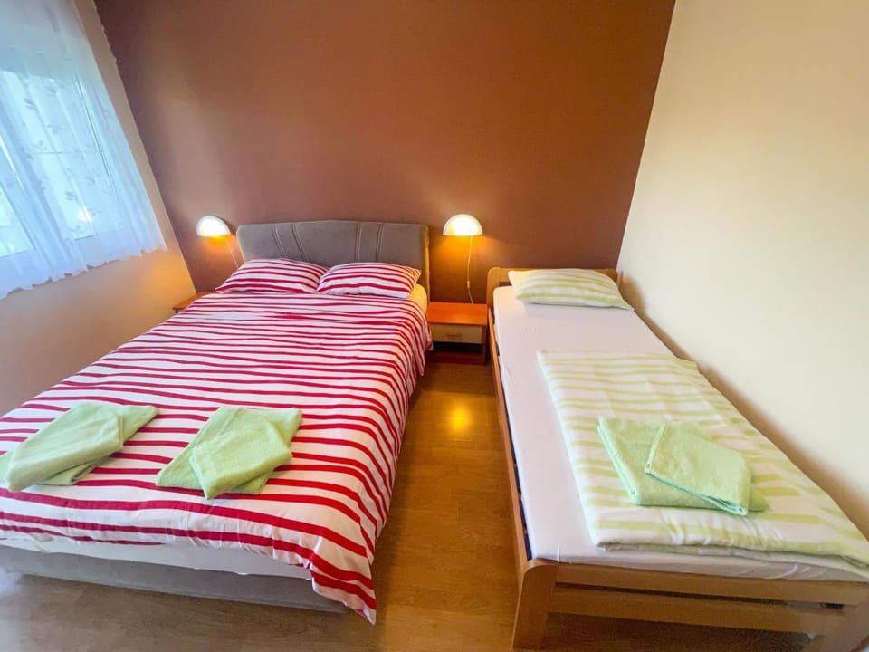 in Jadranovo mit Terrasse, Garten und Grill Apartment in Primorje-Gorski Kotar County