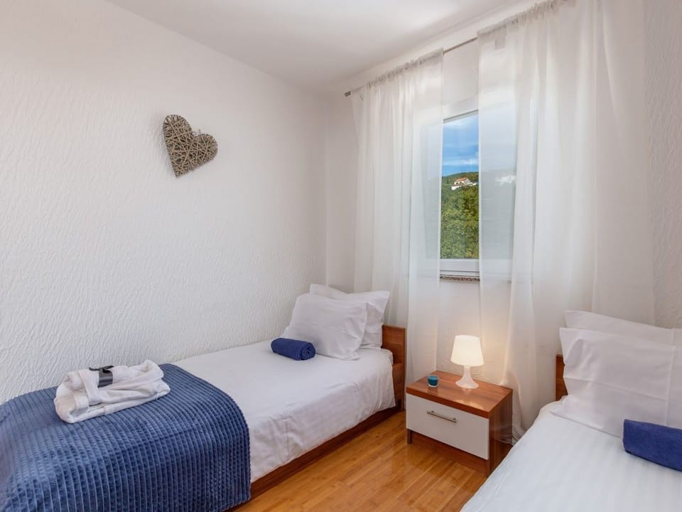Wohnung mit Terrasse und Meerblick Apartment in Primorje-Gorski Kotar County