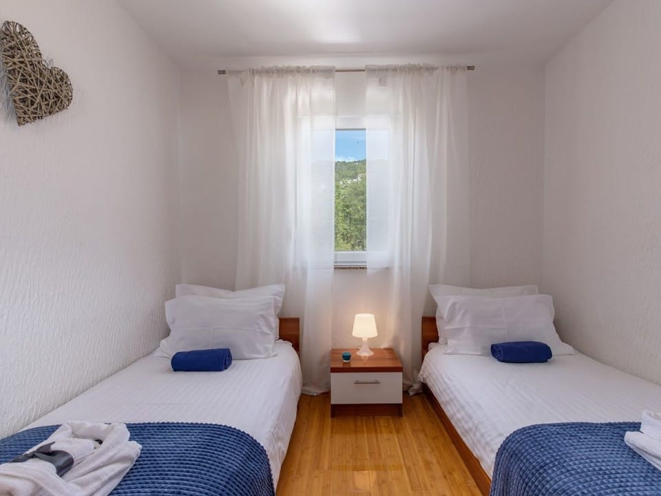 Wohnung mit Terrasse und Meerblick Apartment in Primorje-Gorski Kotar County