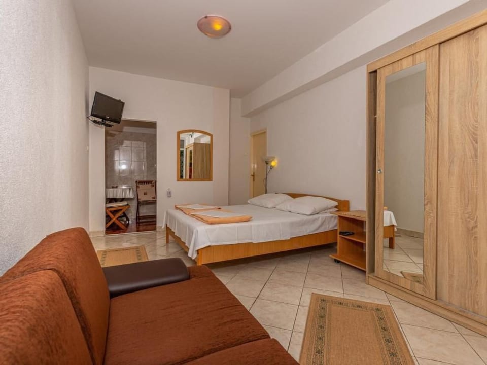 in Dramalj mit Kleiner Terrasse Apartment in Primorje-Gorski Kotar County