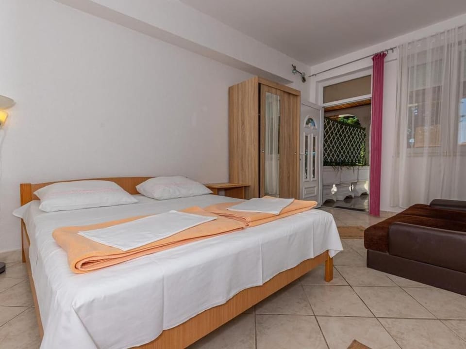 in Dramalj mit Kleiner Terrasse Apartment in Primorje-Gorski Kotar County