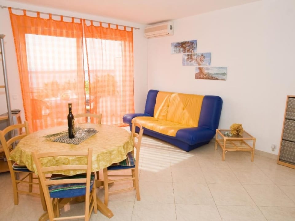 in Dramalj mit Terrasse Apartment in Primorje-Gorski Kotar County