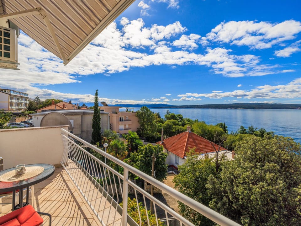 Wohnung mit Meerblick, 100m vom Strand entfernt Apartment in Primorje-Gorski Kotar County