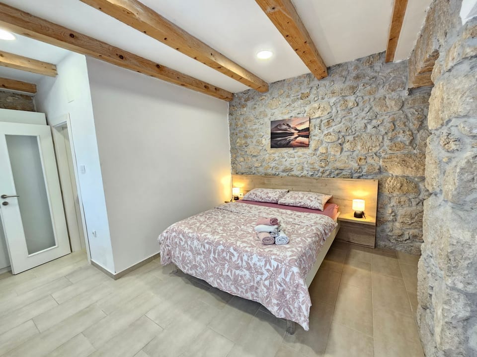 Steinhaus mit privatem Außenpool Vacation rental in Primorje-Gorski Kotar County