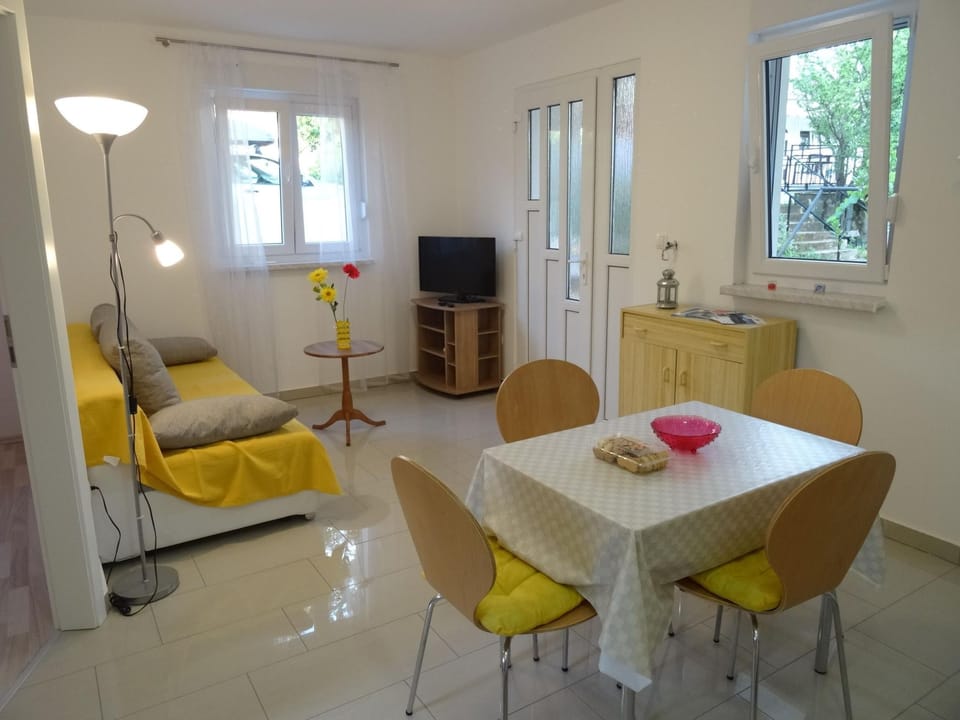 Aquamarine 2 mit Terrasse Apartment in Primorje-Gorski Kotar County