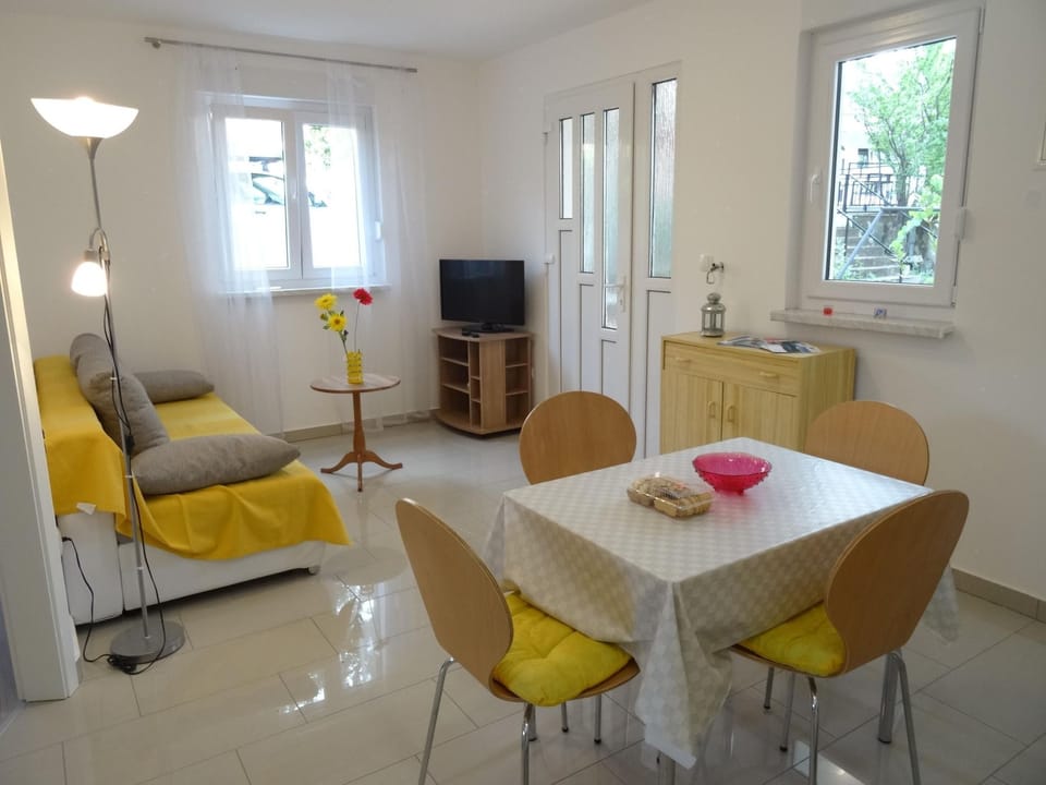 Aquamarine 2 mit Terrasse Apartment in Primorje-Gorski Kotar County