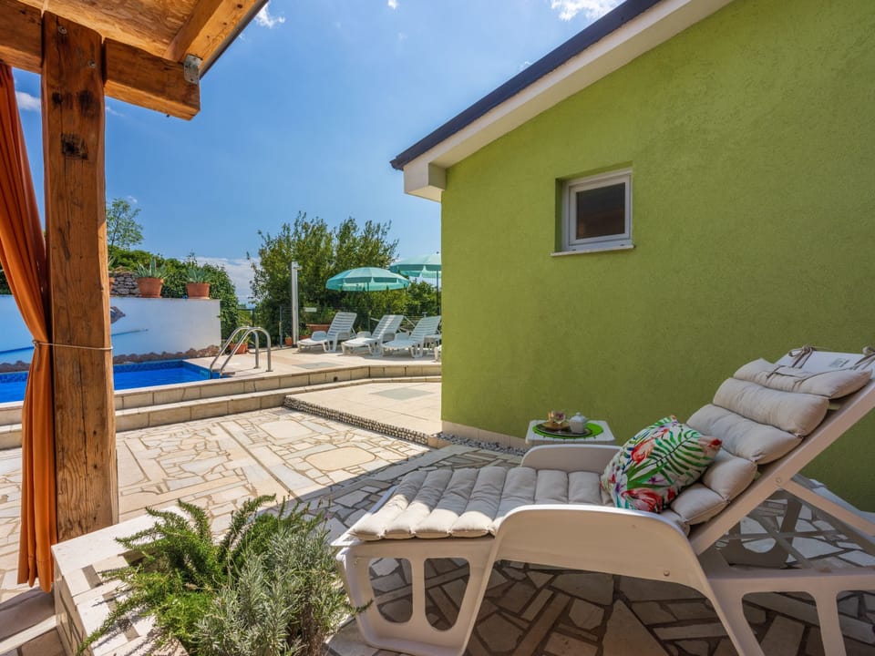 Greenhouse Adria mit großer Terrasse und Pool Vacation rental in Primorje-Gorski Kotar County