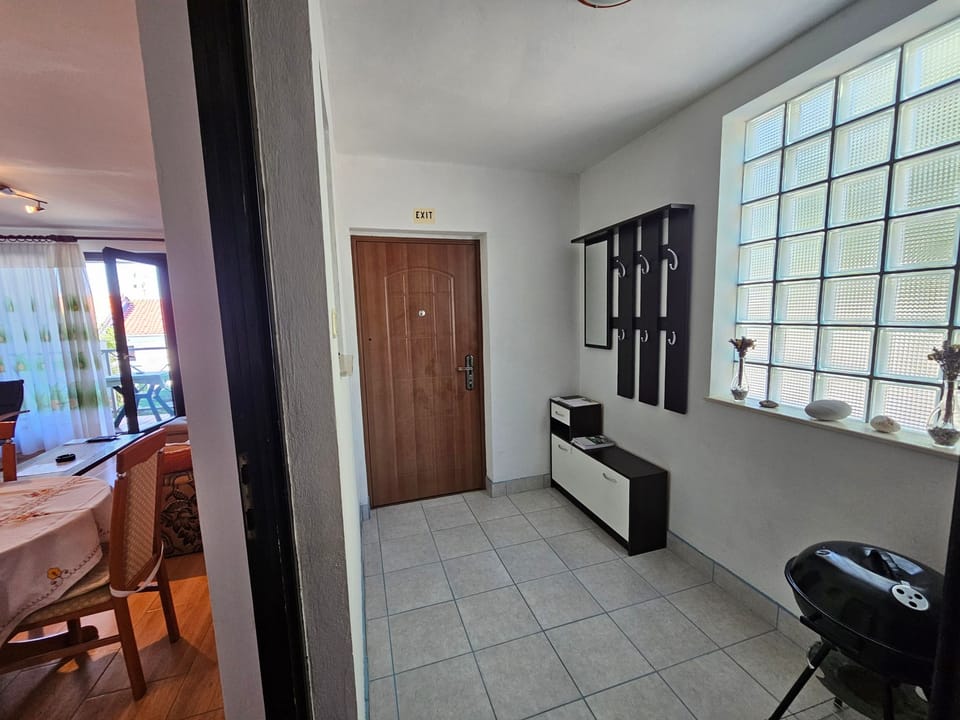Wohnung auf zwei Etagen mit Terrasse und Balkon Apartment in Lika-Senj County