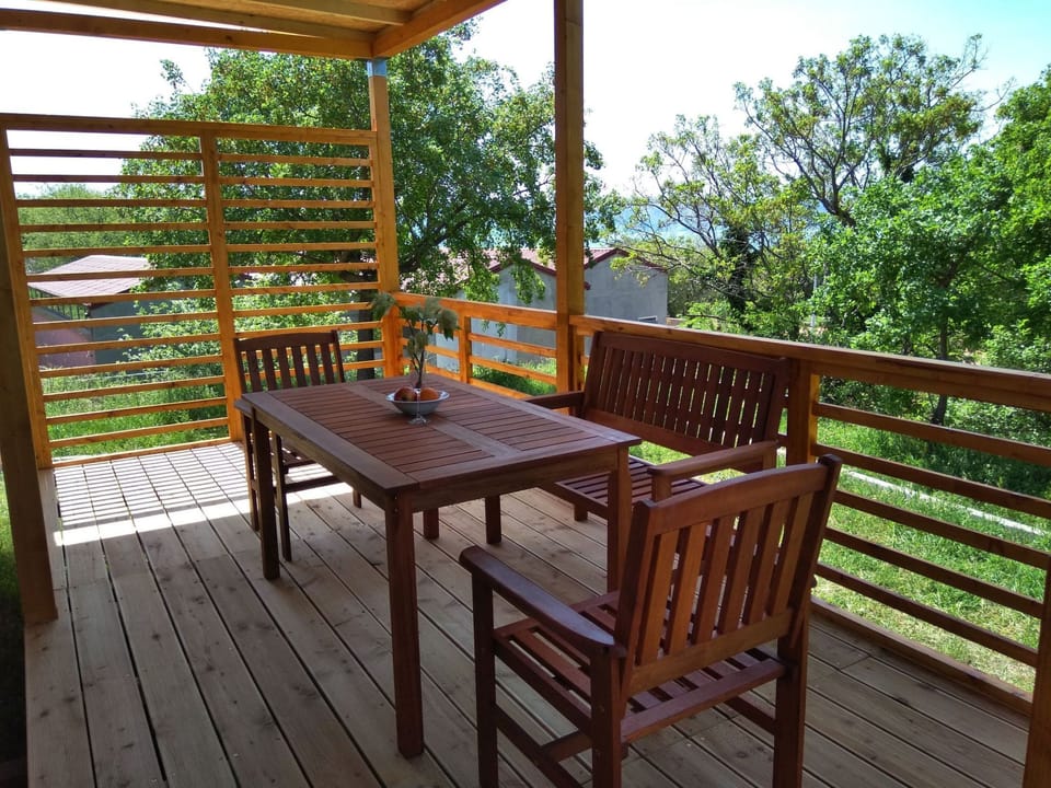 Mobilheim "Queen Campagna" mit gemeinschaftlichem Pool Apartment in Lika-Senj County