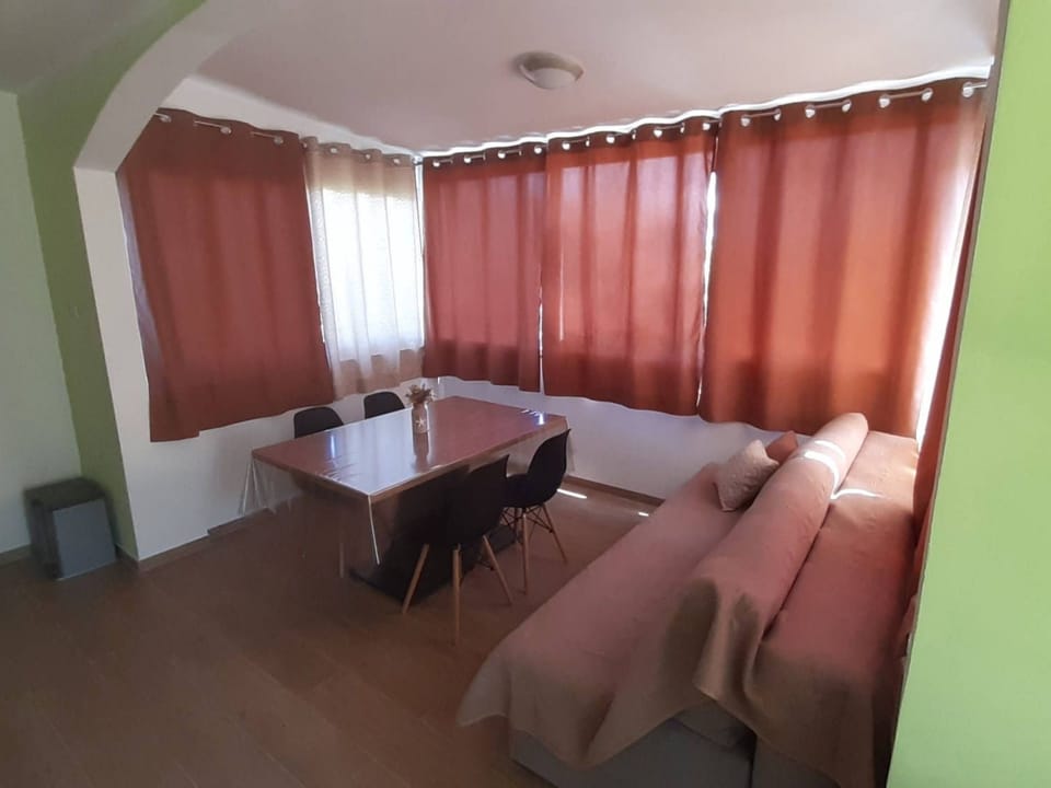 "Grüne" Wohnung mit Swimmingpool Apartment in Lika-Senj County