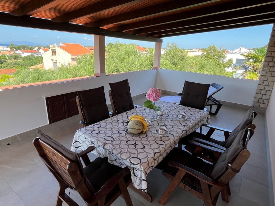 mit Terrasse Apartment in Lika-Senj County