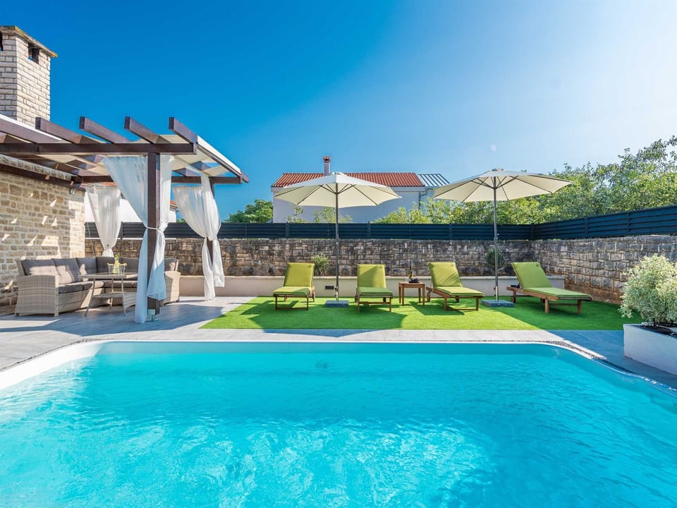 Pool Indoor