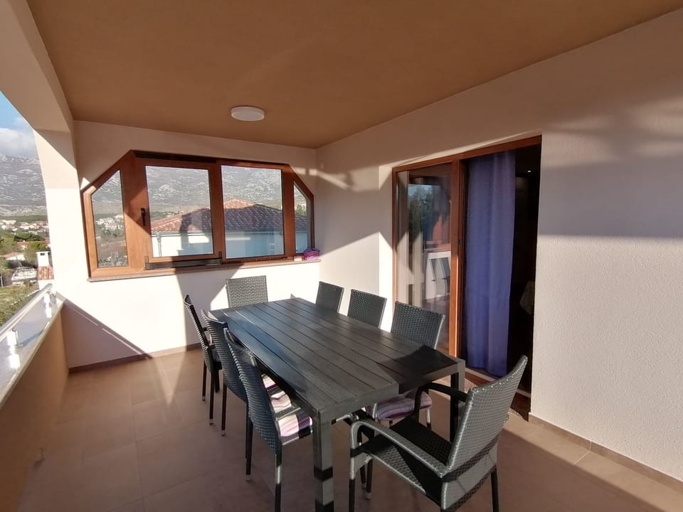 Wohnung Roncević mit Kamin, in Rovanjska Apartment in Zadar County