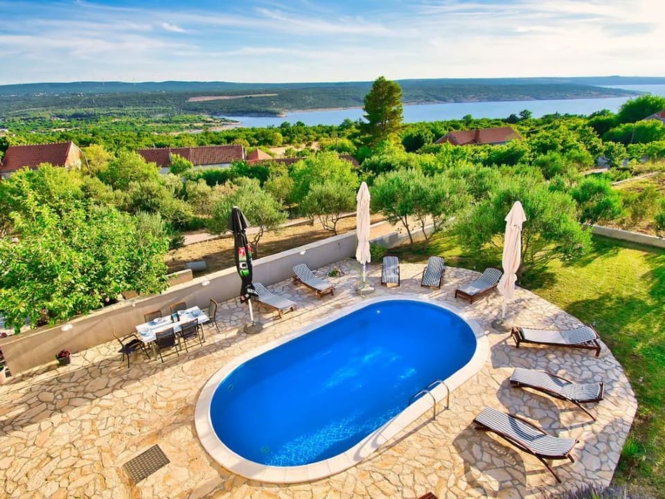 Villa mit herrlichem Meerblick Vacation rental in Šibenik-Knin County, Croatia