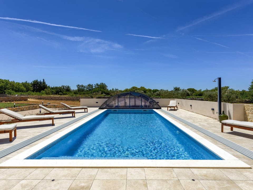 Pool Indoor